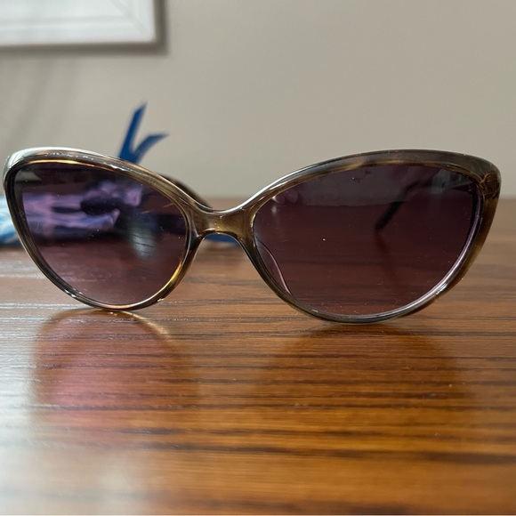 Sunglasses (women’s) - Picture 2 of 13
